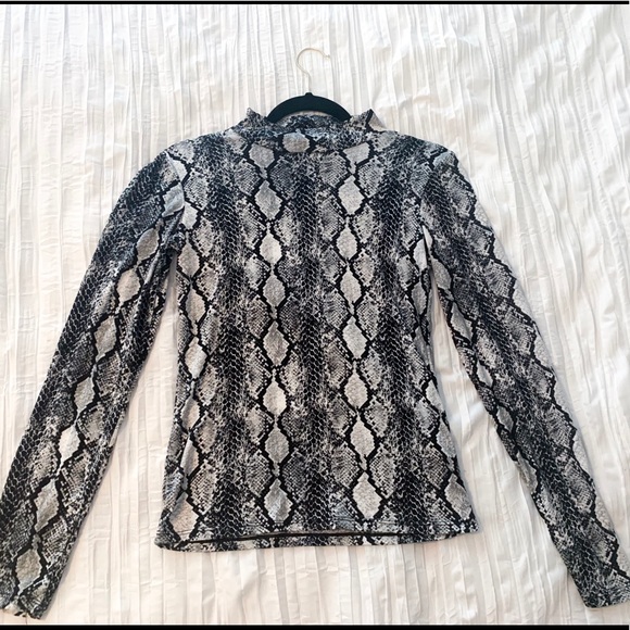 Snake skin medium top - Picture 1 of 2